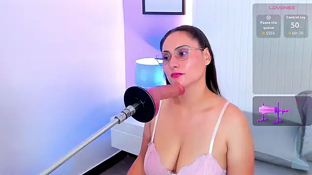 lauren stone  online show from February 18, 7:10 pm