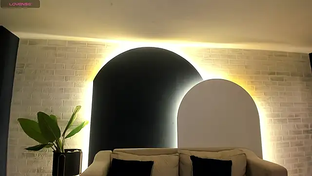 LeahNovac online show from September 29, 11:04 am