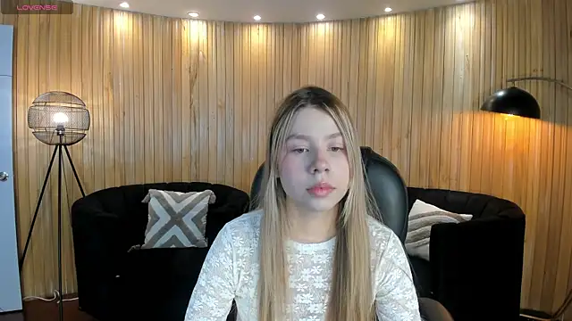 Snapshot of TiffannySins chatting on July 18, 8:12 pm TiffannySins online show from July 18, 8:12 pm