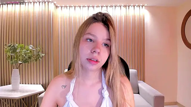 Snapshot of TiffannySins chatting on July 29, 5:27 am TiffannySins online show from July 29, 5:27 am