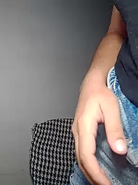 Snapshot of A_maddy chatting on December 2, 1:55 am A maddy online show from December 2, 1:55 am