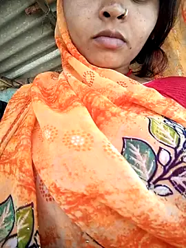 Snapshot of Monika_thakurr chatting on May 8, 5:35 am Monika thakurr online show from May 8, 5:35 am