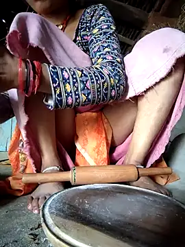 Snapshot of Monika_thakurr chatting on June 14, 2:24 am Monika thakurr online show from June 14, 2:24 am
