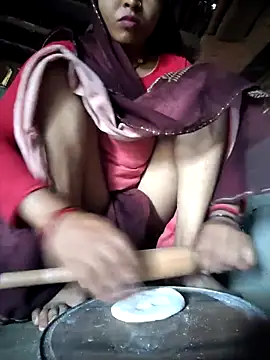 Snapshot of Monika_thakurr chatting on July 1, 2:13 am Monika thakurr online show from July 1, 2:13 am