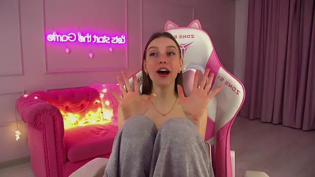 VeronicaVances online show from December 17, 6:25 pm