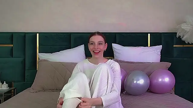Snapshot of VeronicaVances chatting on June 12, 6:29 pm VeronicaVances online show from June 12, 6:29 pm