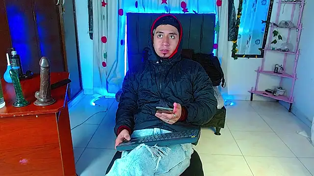 abnerdam01 online show from November 18, 11:47 am