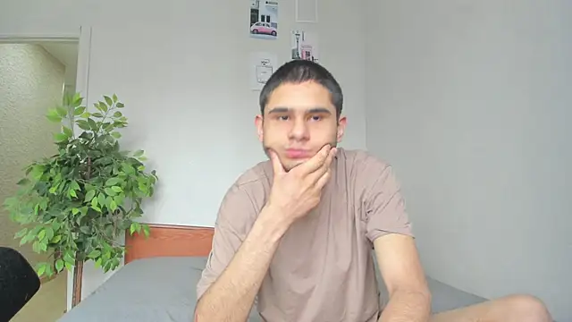 Snapshot of Kelly_Gerzikaa chatting on May 14, 11:39 am Kelly Gerzikaa online show from May 14, 11:39 am