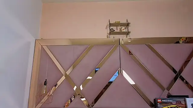 Snapshot of Sophia_moo_ chatting on October 21, 5:19 am Sophia moo online show from October 21, 5:19 am