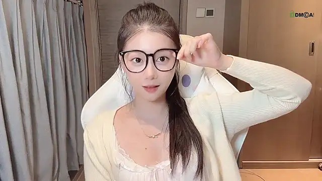 Snapshot of Makinghappymyself_ chatting on November 18, 1:37 pm Makinghappymyself online show from November 18, 1:37 pm