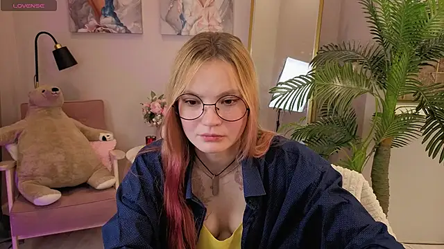 Snapshot of Ginger_Emma chatting on September 28, 5:24 am Ginger Emma online show from September 28, 5:24 am