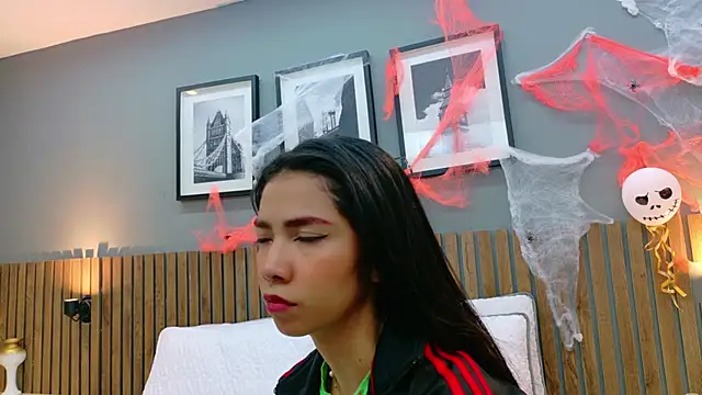 Snapshot of luna_roja25 chatting on October 27, 1:48 pm luna roja25 online show from October 27, 1:48 pm