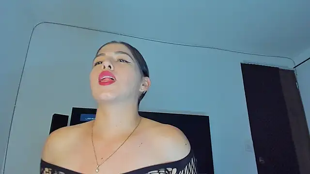 Snapshot of tianastone_ chatting on December 18, 3:01 am tianastone online show from December 18, 3:01 am