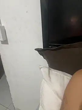 Snapshot of aline2007 chatting on September 13, 1:55 pm aline2007 online show from September 13, 1:55 pm