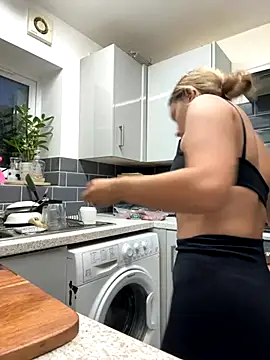 KayleeBella online show from September 18, 6:43 pm