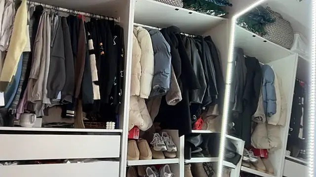 KayleeBella online show from December 19, 2:35 pm