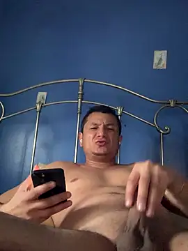 Snapshot of stevo170t chatting on November 9, 8:29 pm stevo170t online show from November 9, 8:29 pm