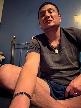 Snapshot of stevo170t chatting on December 1, 4:39 am stevo170t online show from December 1, 4:39 am