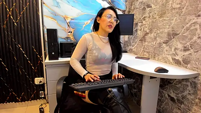 Snapshot of Scarlett_14_ chatting on September 18, 3:19 am Scarlett 14 online show from September 18, 3:19 am