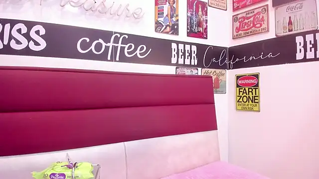 Snapshot of Scarlett_14_ chatting on November 20, 3:07 am Scarlett 14 online show from November 20, 3:07 am