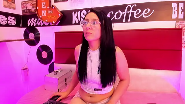 Snapshot of Scarlett_14_ chatting on December 16, 3:11 am Scarlett 14 online show from December 16, 3:11 am