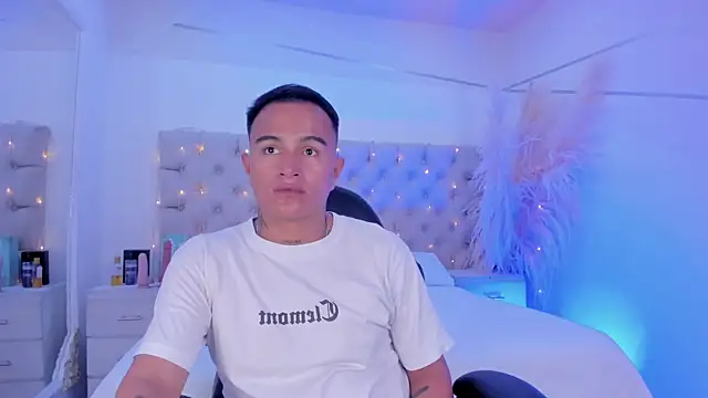 LiamDeep online show from December 18, 8:37 pm