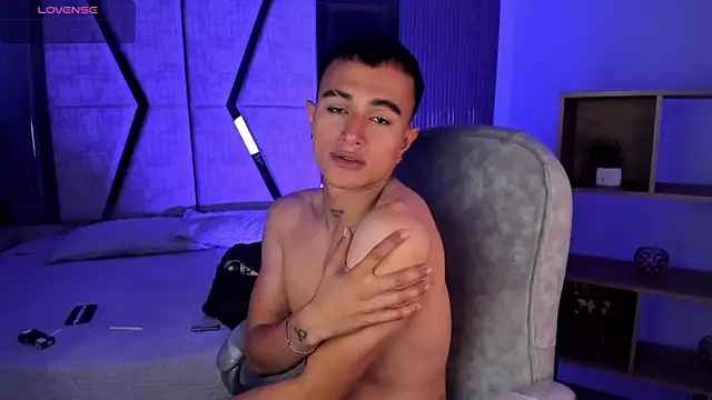 LiamDeep online show from February 17, 8:15 pm