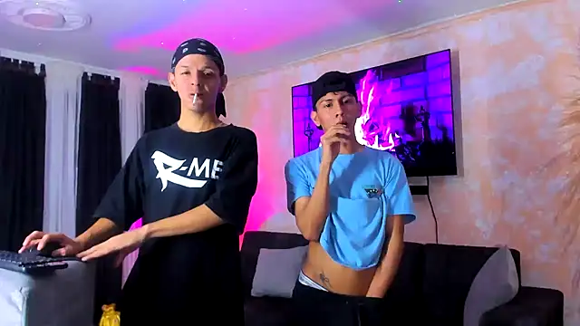 Snapshot of Marcus_and_Tony chatting on September 18, 4:03 am Marcus and Tony online show from September 18, 4:03 am