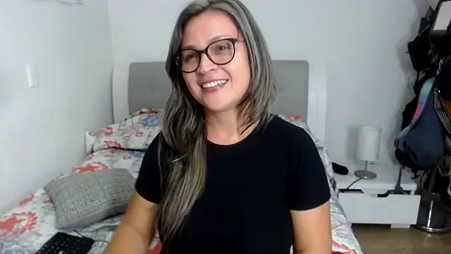 Snapshot of sophie_lopez1 chatting on February 4, 1:33 am sophie lopez1 online show from February 4, 1:33 am