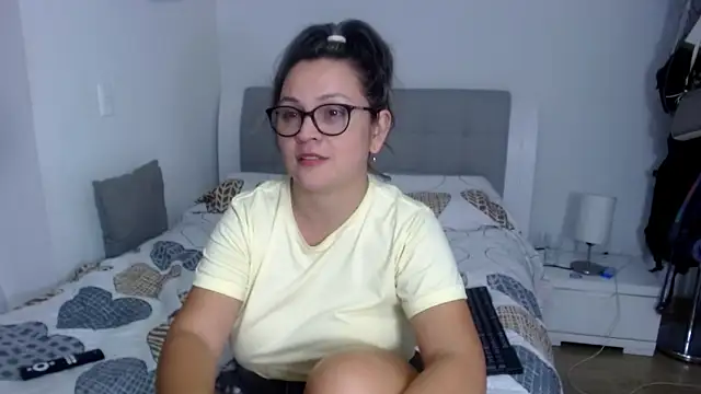 Snapshot of sophie_lopez1 chatting on February 18, 1:56 am sophie lopez1 online show from February 18, 1:56 am