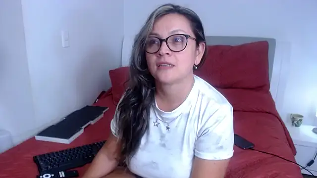 Snapshot of sophie_lopez1 chatting on March 1, 2:57 am sophie lopez1 online show from March 1, 2:57 am