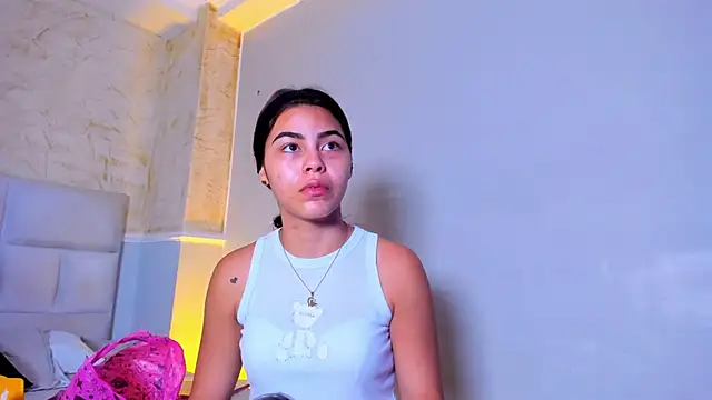 Snapshot of KimberlyLoren chatting on October 6, 8:50 pm KimberlyLoren online show from October 6, 8:50 pm