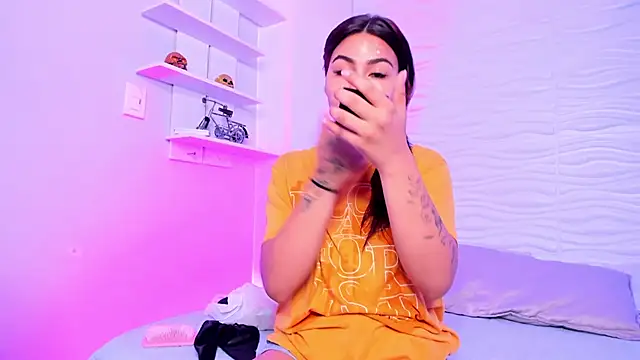 Snapshot of KimberlyLoren chatting on October 14, 9:04 pm KimberlyLoren online show from October 14, 9:04 pm