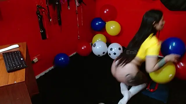 Snapshot of Emily_Slave28 chatting on June 8, 6:08 pm Emily Slave28 online show from June 8, 6:08 pm