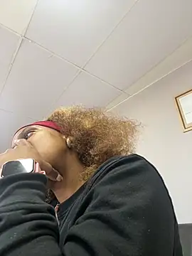 Snapshot of 031bubbles chatting on October 10, 12:04 pm 031bubbles online show from October 10, 12:04 pm