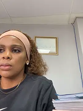 Snapshot of 031bubbles chatting on October 28, 9:24 am 031bubbles online show from October 28, 9:24 am