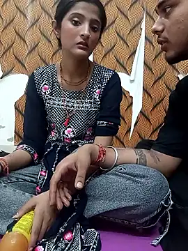 Snapshot of romantic_couple1 chatting on September 28, 3:12 am romantic couple1 online show from September 28, 3:12 am