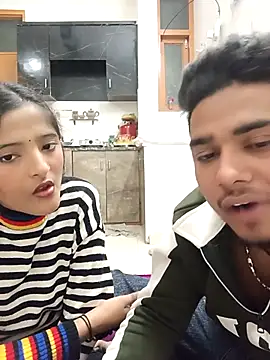 Snapshot of romantic_couple1 chatting on December 16, 12:26 am romantic couple1 online show from December 16, 12:26 am