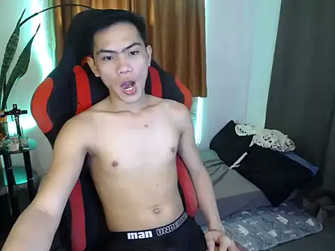 Snapshot of alex_cummer chatting on July 18, 9:13 am alex cummer online show from July 18, 9:13 am
