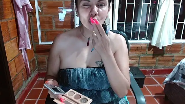 Snapshot of Milf_Fantassyy chatting on September 29, 1:00 am Milf Fantassyy online show from September 29, 1:00 am