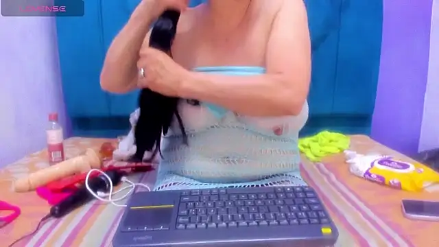 andrealopezcm101 online show from June 11, 12:19 am