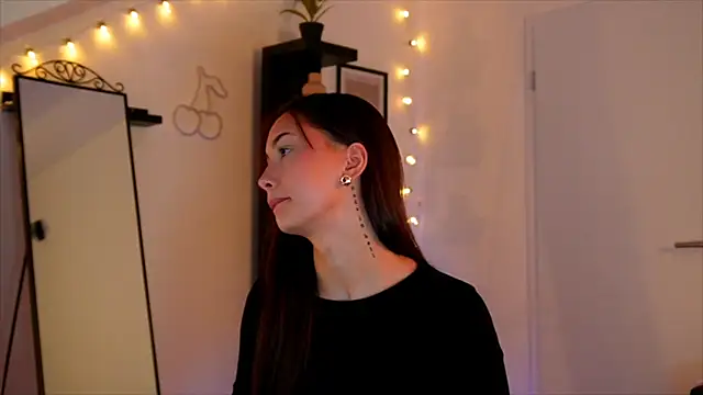 Snapshot of Naomii20__ chatting on December 3, 5:55 pm Naomii20 online show from December 3, 5:55 pm