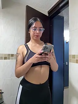 Snapshot of Clawd_hot chatting on November 20, 1:28 am Clawd hot online show from November 20, 1:28 am