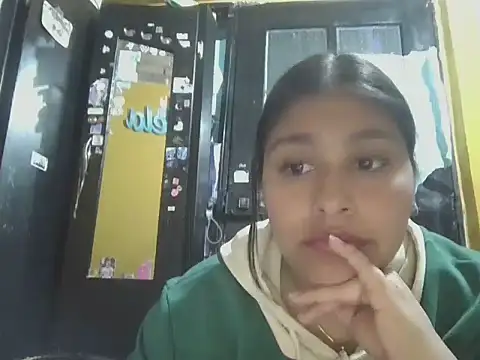 Snapshot of zairabreze chatting on June 25, 12:43 am zairabreze online show from June 25, 12:43 am