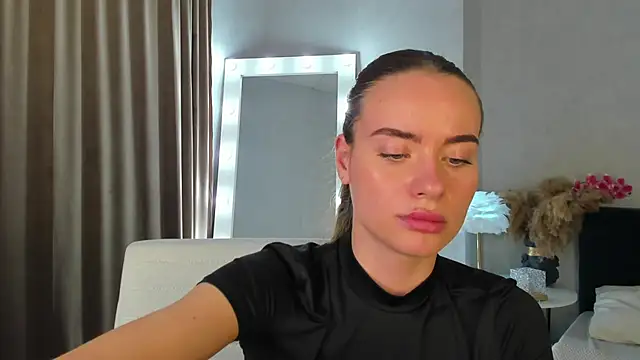 Snapshot of Ameli_Povilain chatting on October 13, 11:43 am Ameli Povilain online show from October 13, 11:43 am