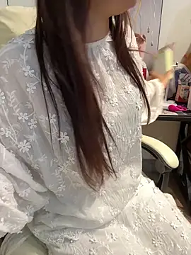 Snapshot of susu_baby chatting on December 15, 5:23 am susu baby online show from December 15, 5:23 am