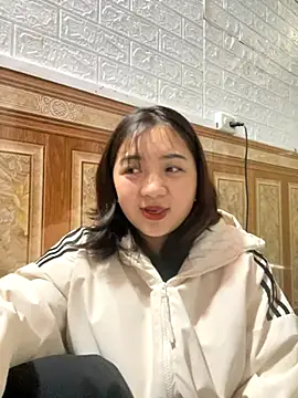 Snapshot of Lonnina chatting on November 1, 7:32 am Lonnina online show from November 1, 7:32 am