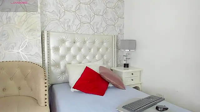 Snapshot of amara_rousse chatting on September 11, 11:43 am amara rousse online show from September 11, 11:43 am