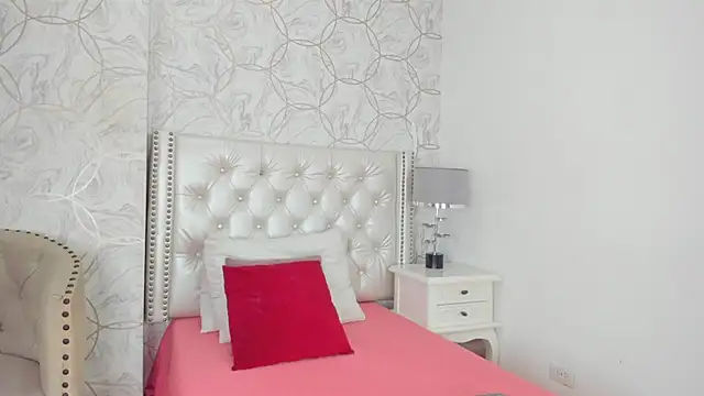 Snapshot of amara_rousse chatting on September 19, 11:33 am amara rousse online show from September 19, 11:33 am