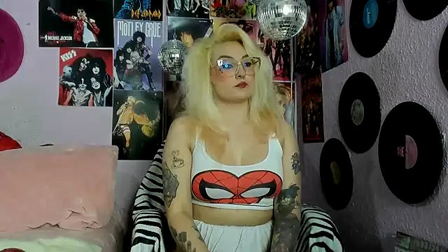 Snapshot of Avril_Maria chatting on May 25, 10:16 pm Avril Maria online show from May 25, 10:16 pm